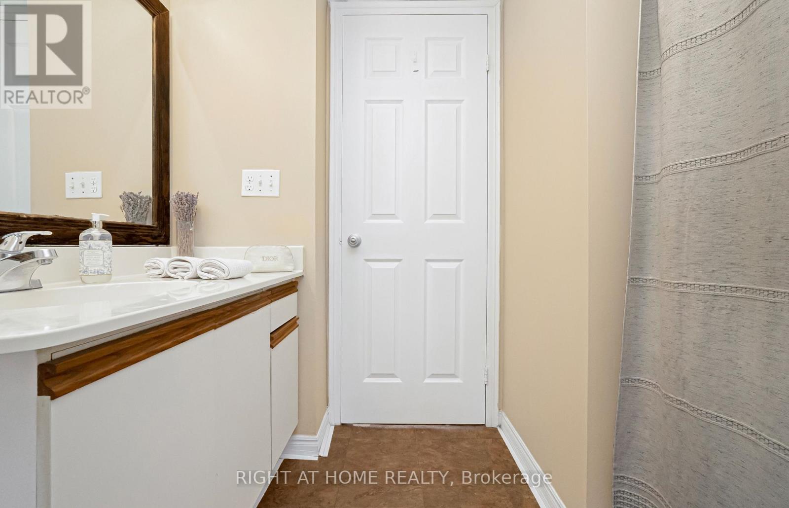 #1507 1360 RATHBURN ROAD E - 34