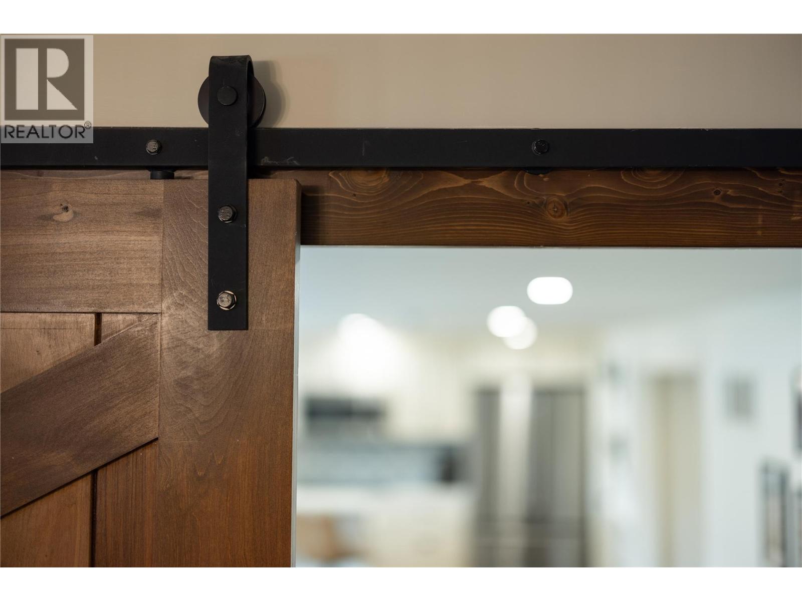 277 Clifton Road N, Kelowna