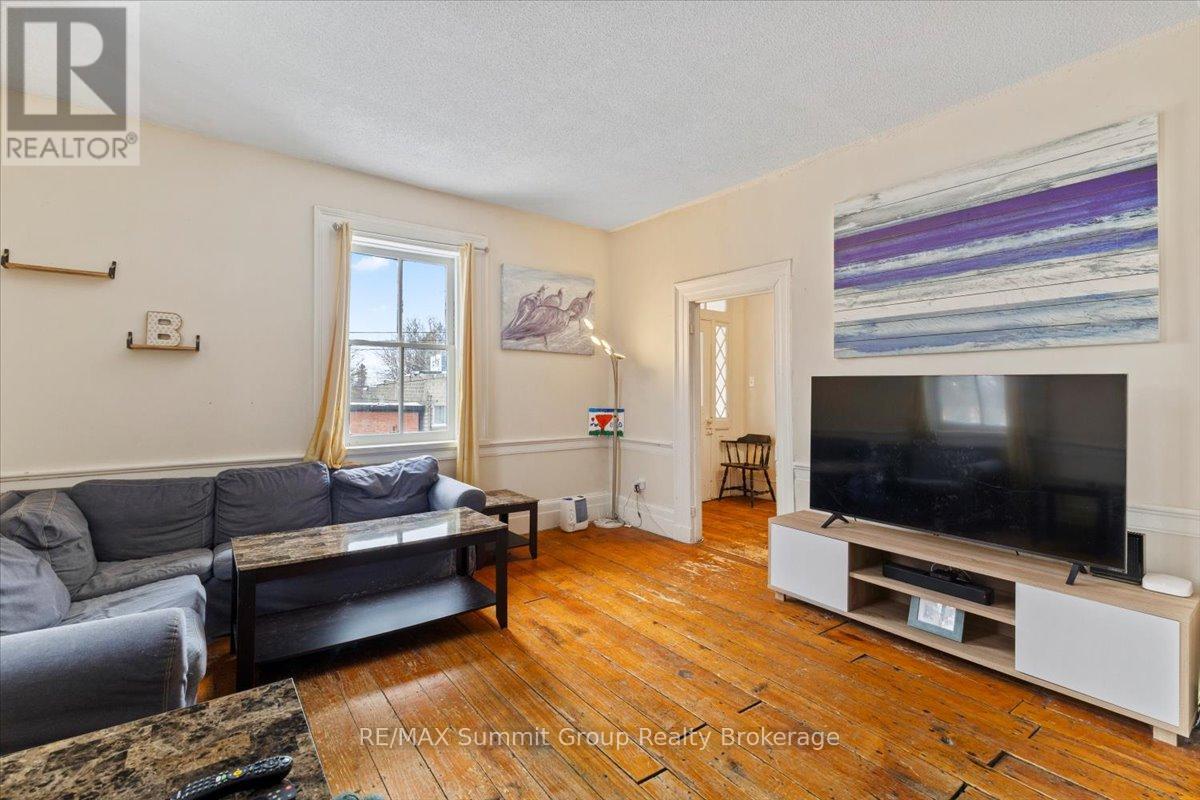 13 COLLINGWOOD STREET - 11