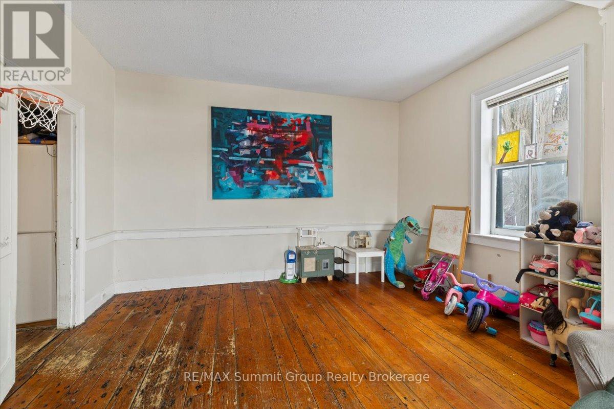 13 COLLINGWOOD STREET - 12