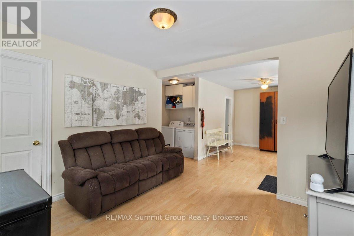 13 COLLINGWOOD STREET - 15