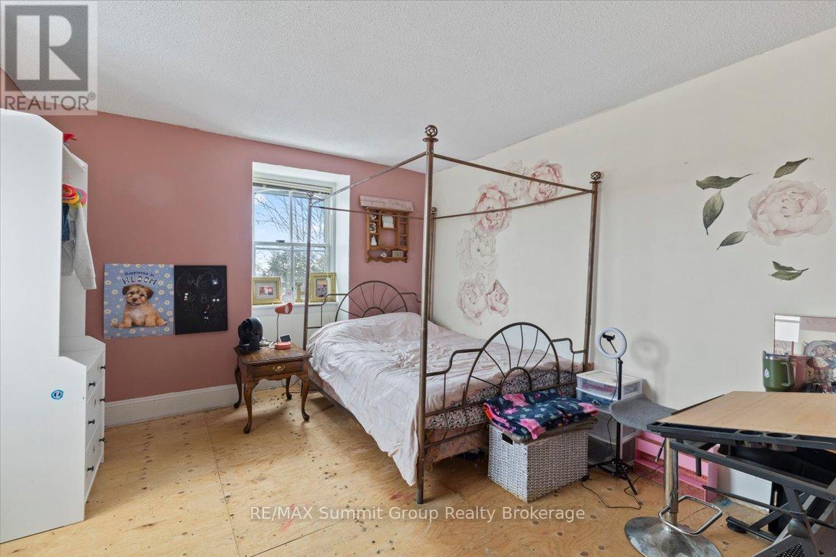 13 COLLINGWOOD STREET - 21