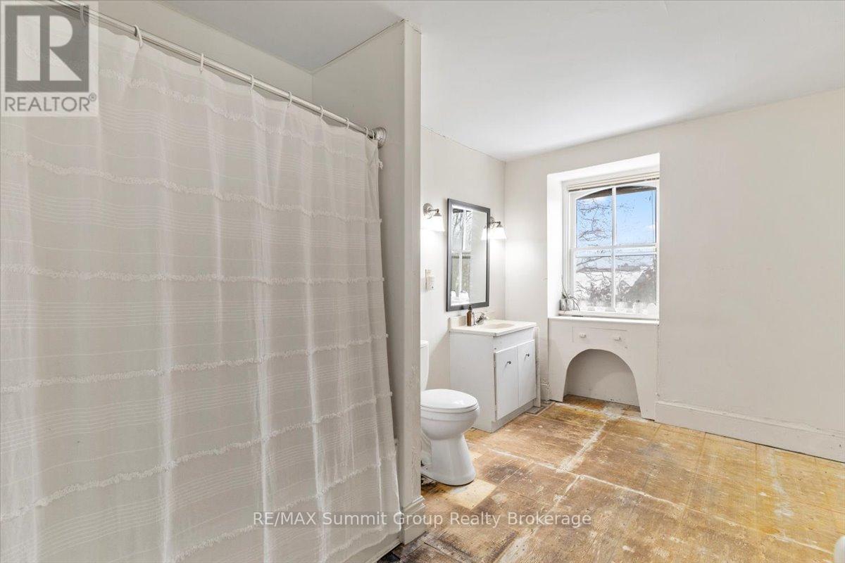 13 COLLINGWOOD STREET - 23