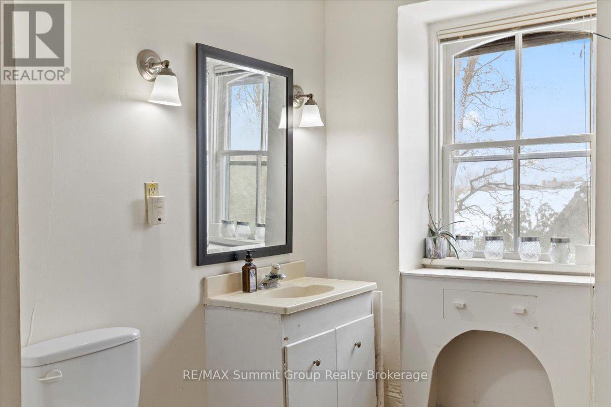 13 COLLINGWOOD STREET - 24