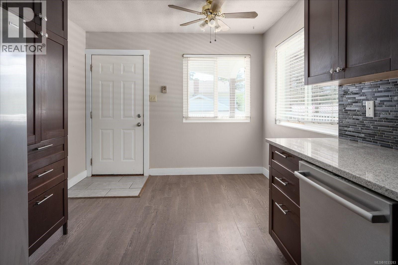 3677 Country Club Dr - 10