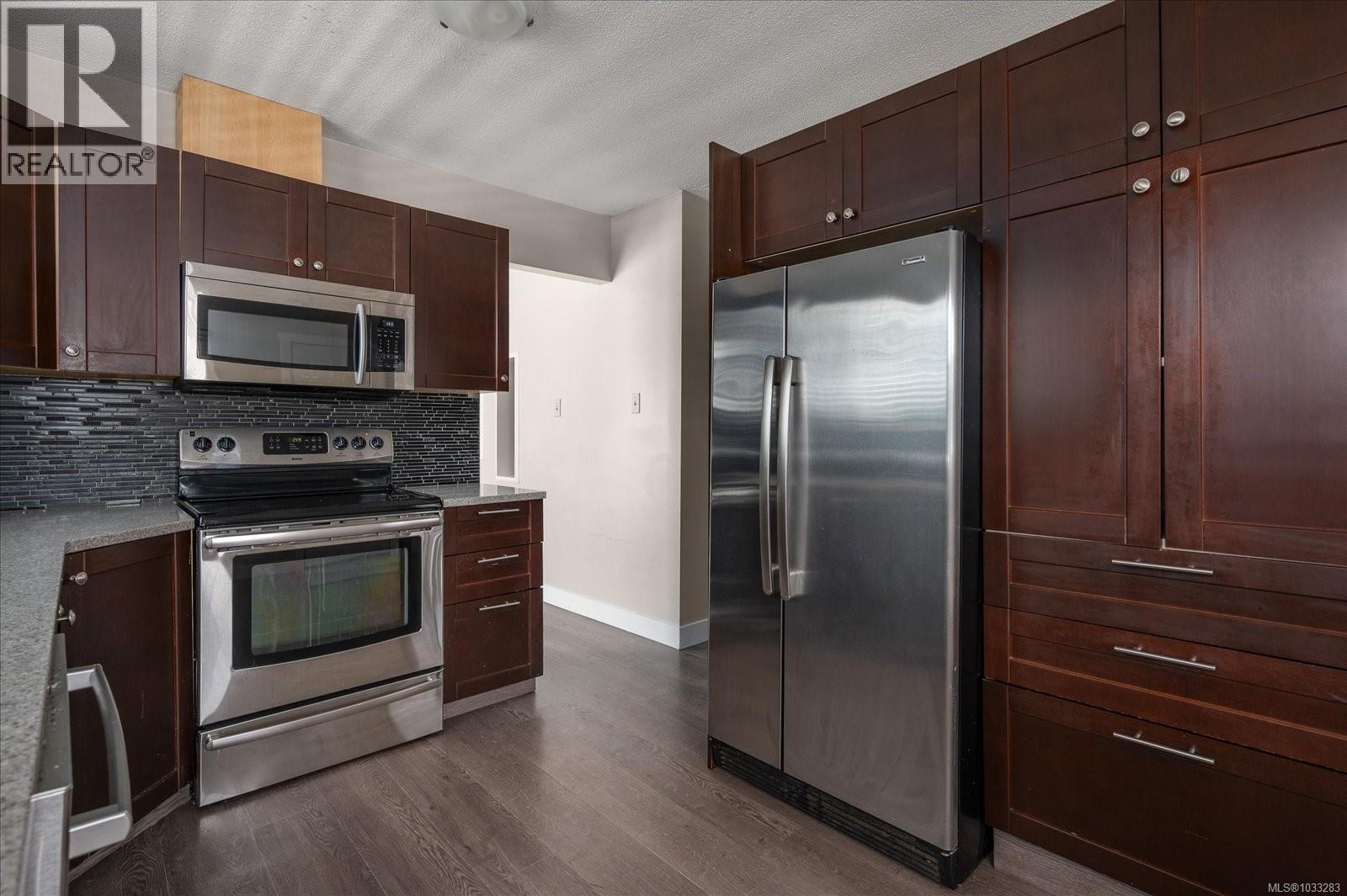 3677 Country Club Dr - 11