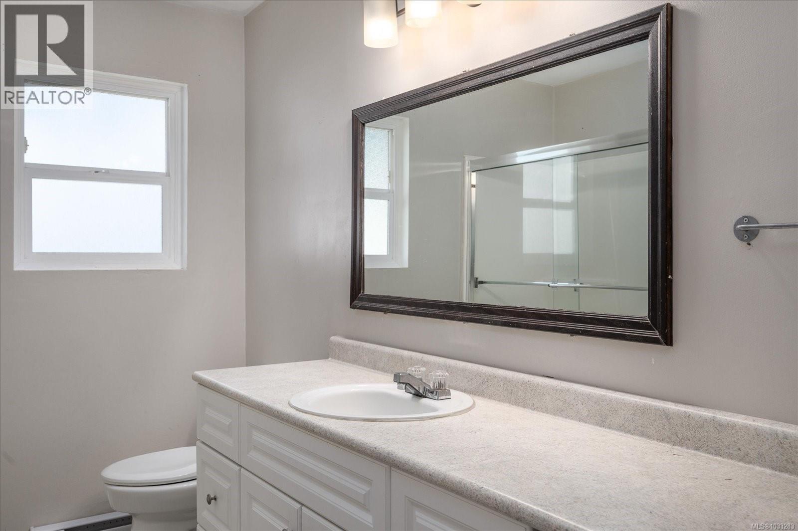 3677 Country Club Dr - 25