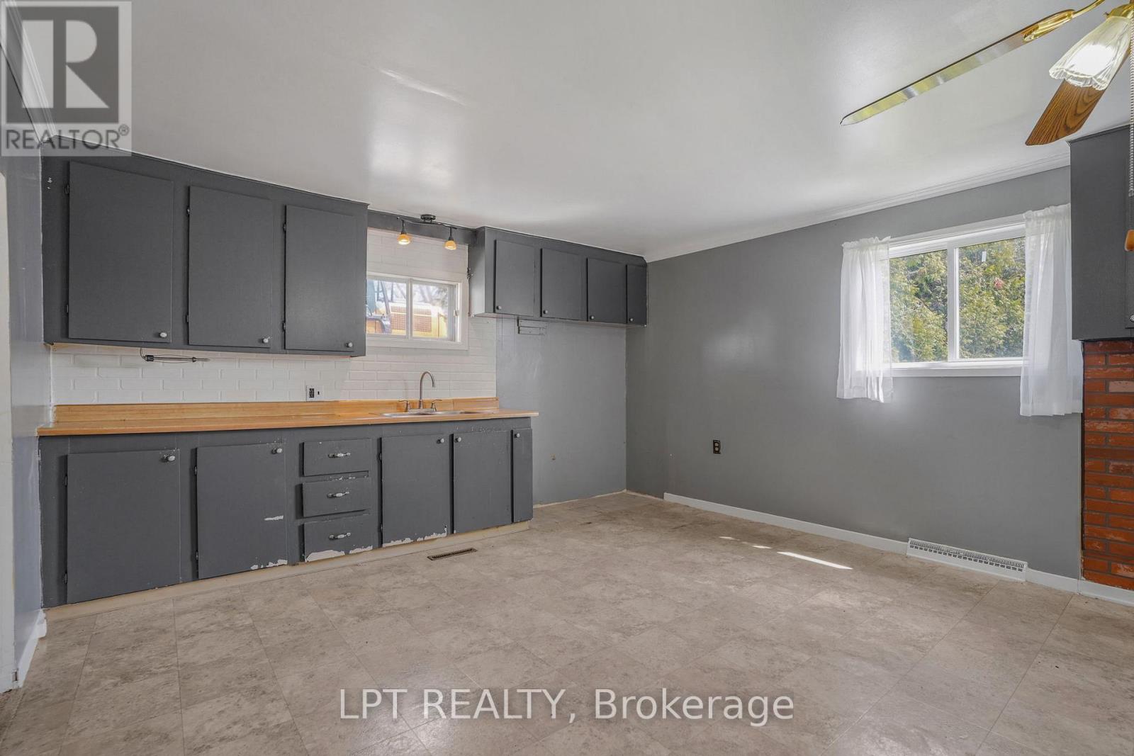 47 BERTHA STREET E — photo 13
