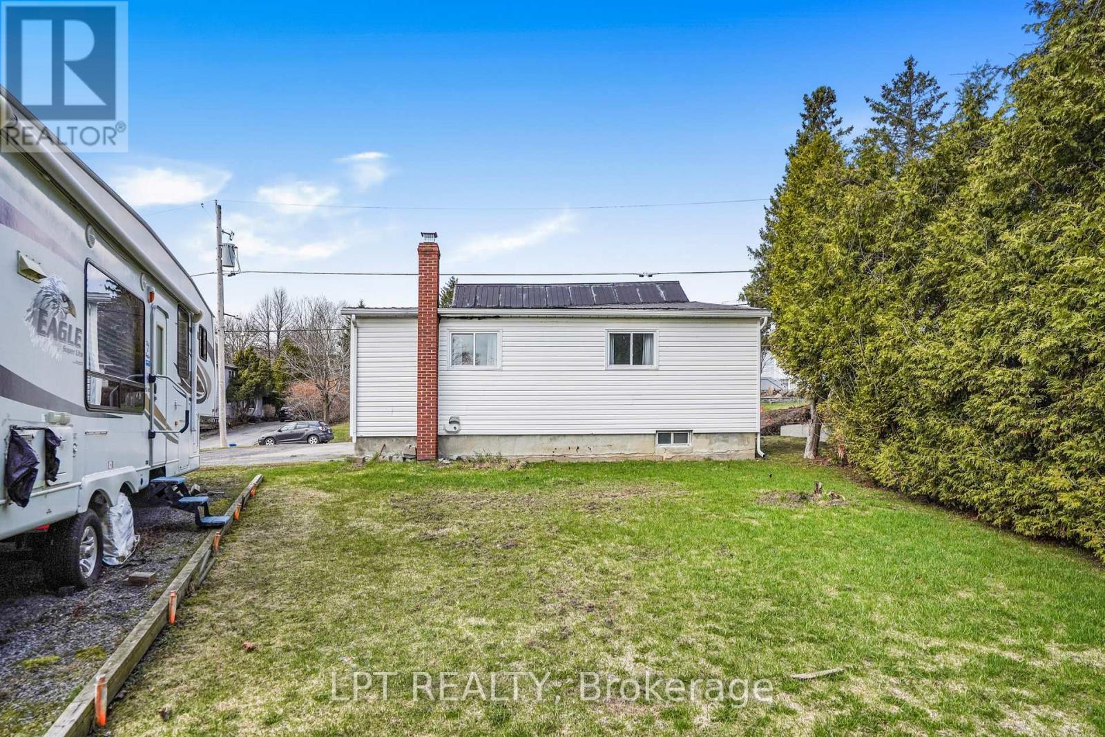 47 BERTHA STREET E — photo 23