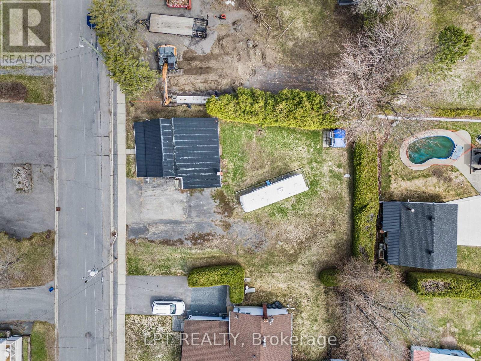 47 BERTHA STREET E — photo 25