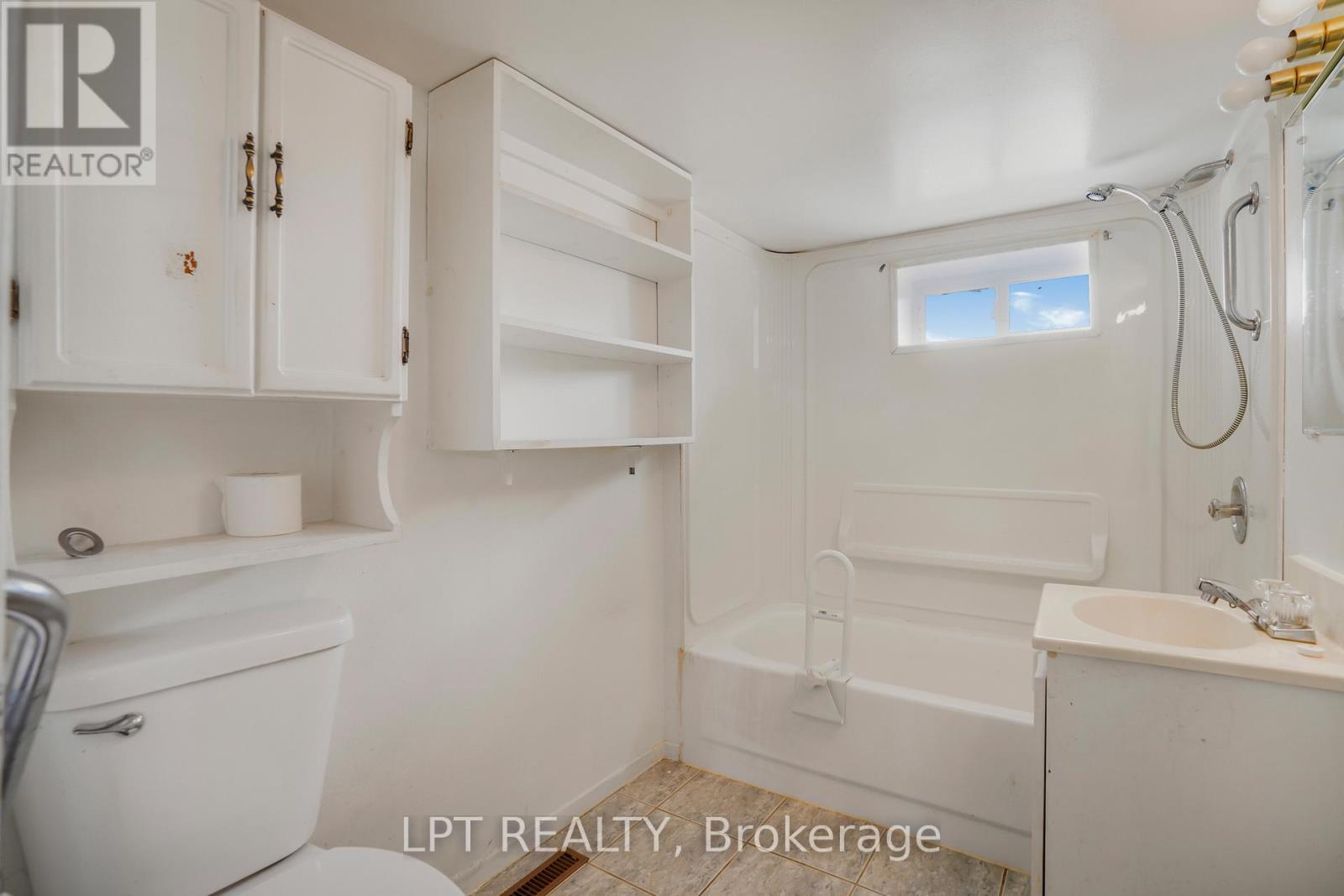 47 BERTHA STREET E — photo 9