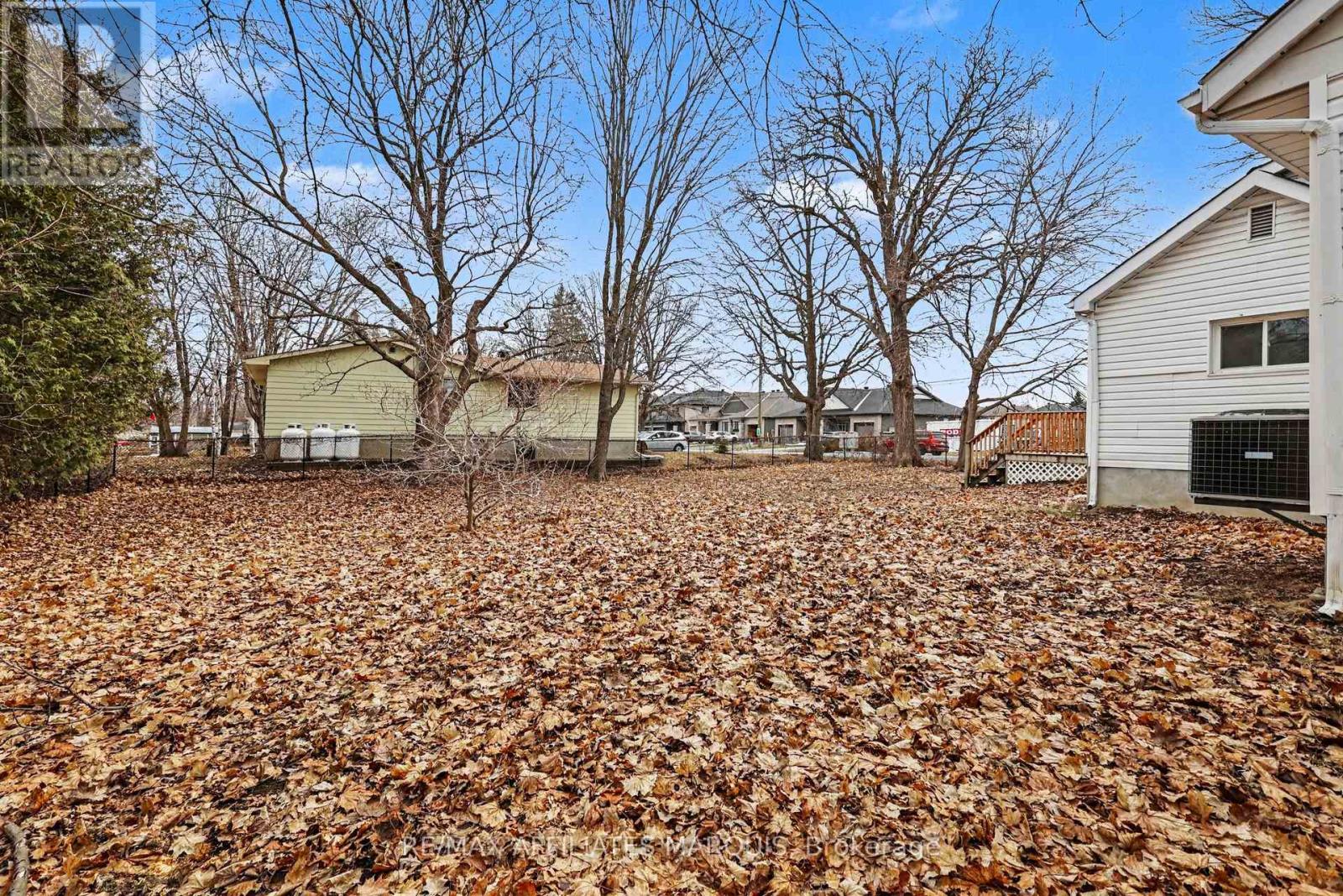 6036 PERTH STREET — photo 31
