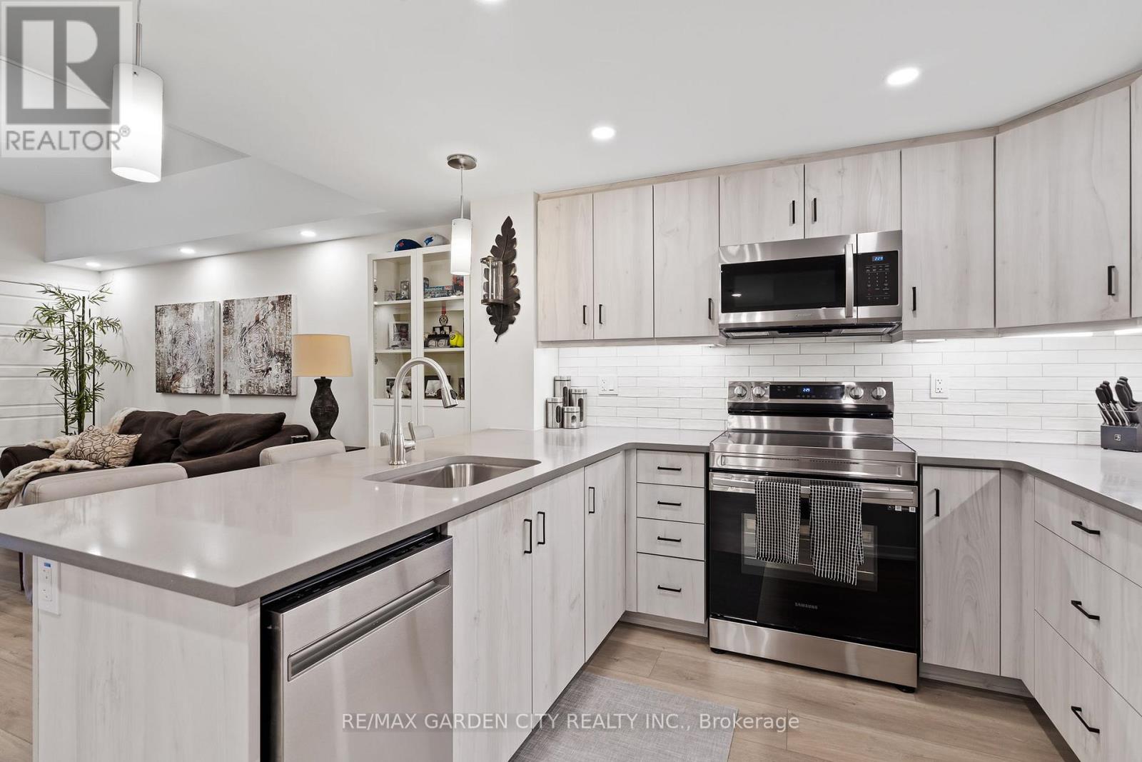#105 3998 VICTORIA AVENUE - 12