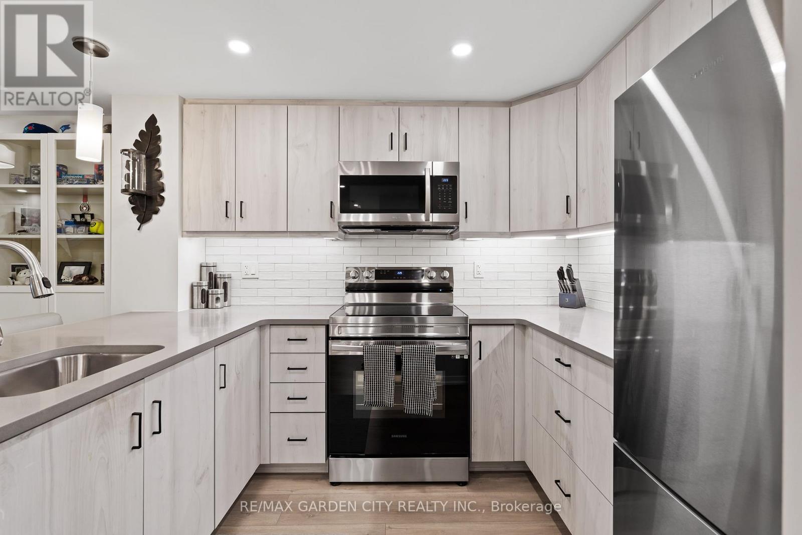 #105 3998 VICTORIA AVENUE - 14