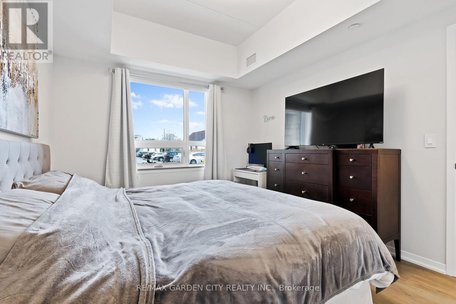 #105 3998 VICTORIA AVENUE - 21