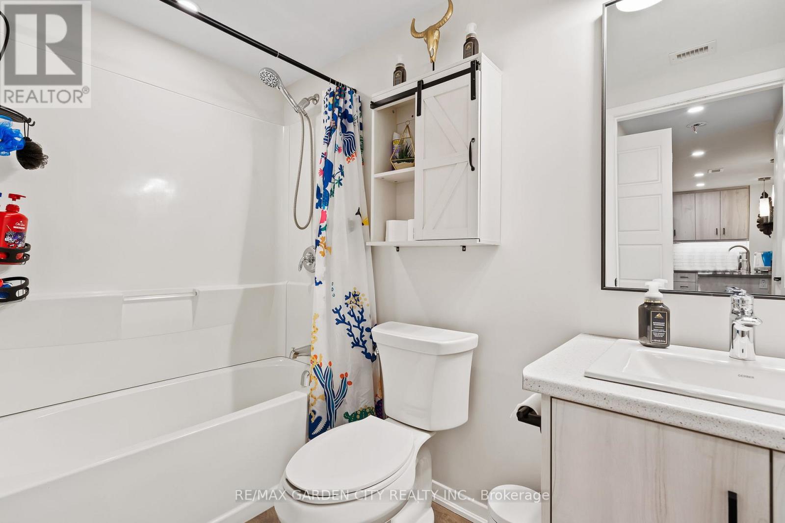 #105 3998 VICTORIA AVENUE - 22