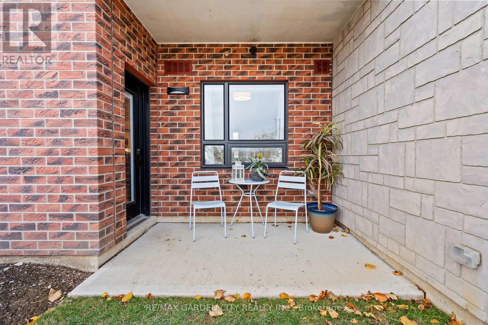 #105 3998 VICTORIA AVENUE - 4
