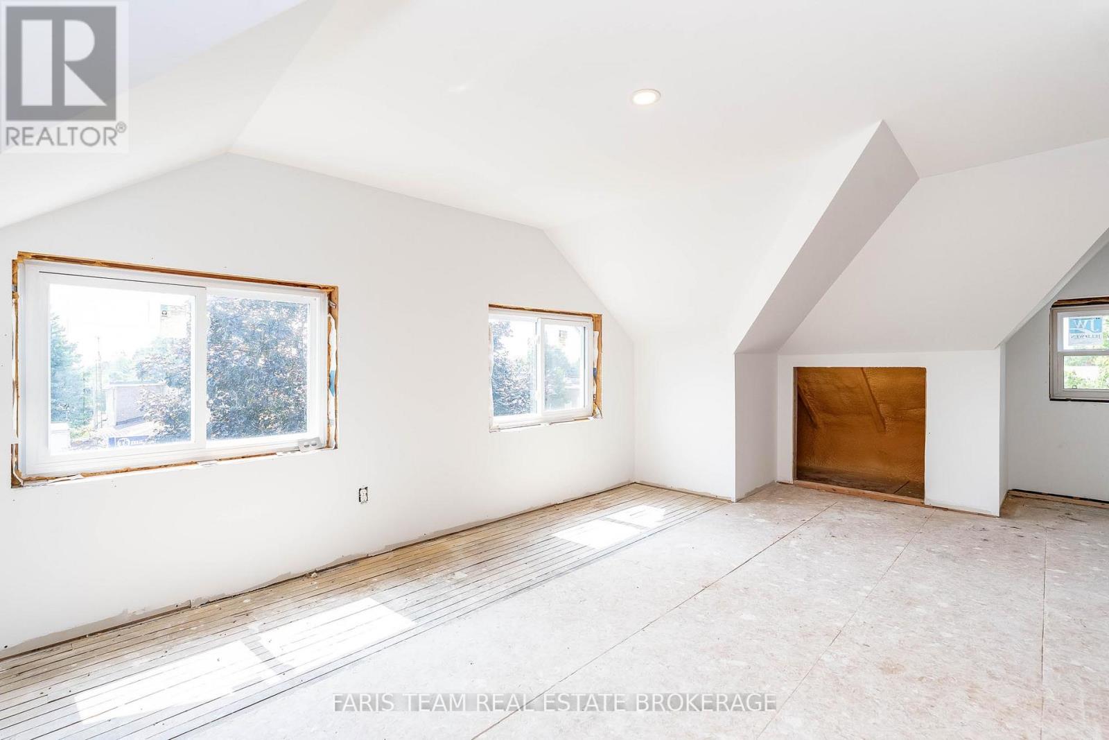 346 LAFONTAINE ROAD W — photo 28