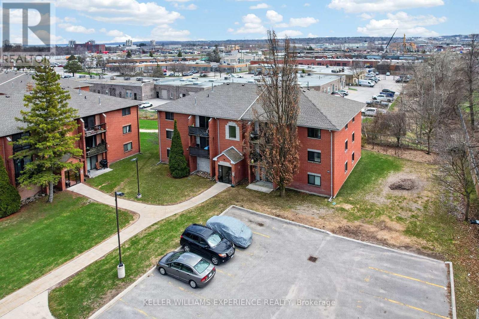 C4 - 183 EDGEHILL DRIVE — photo 31