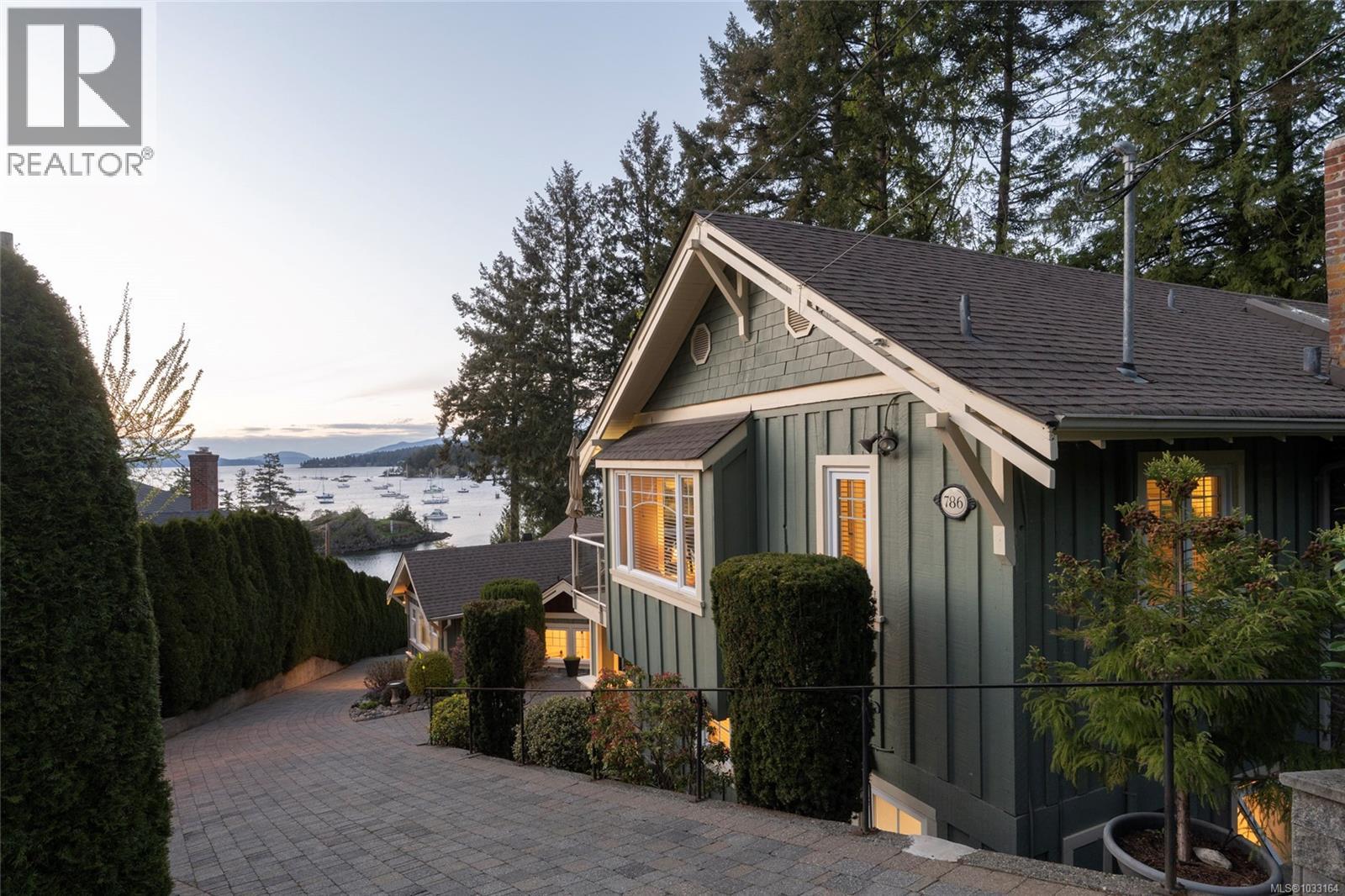  786 Sea Drive, Central Saanich