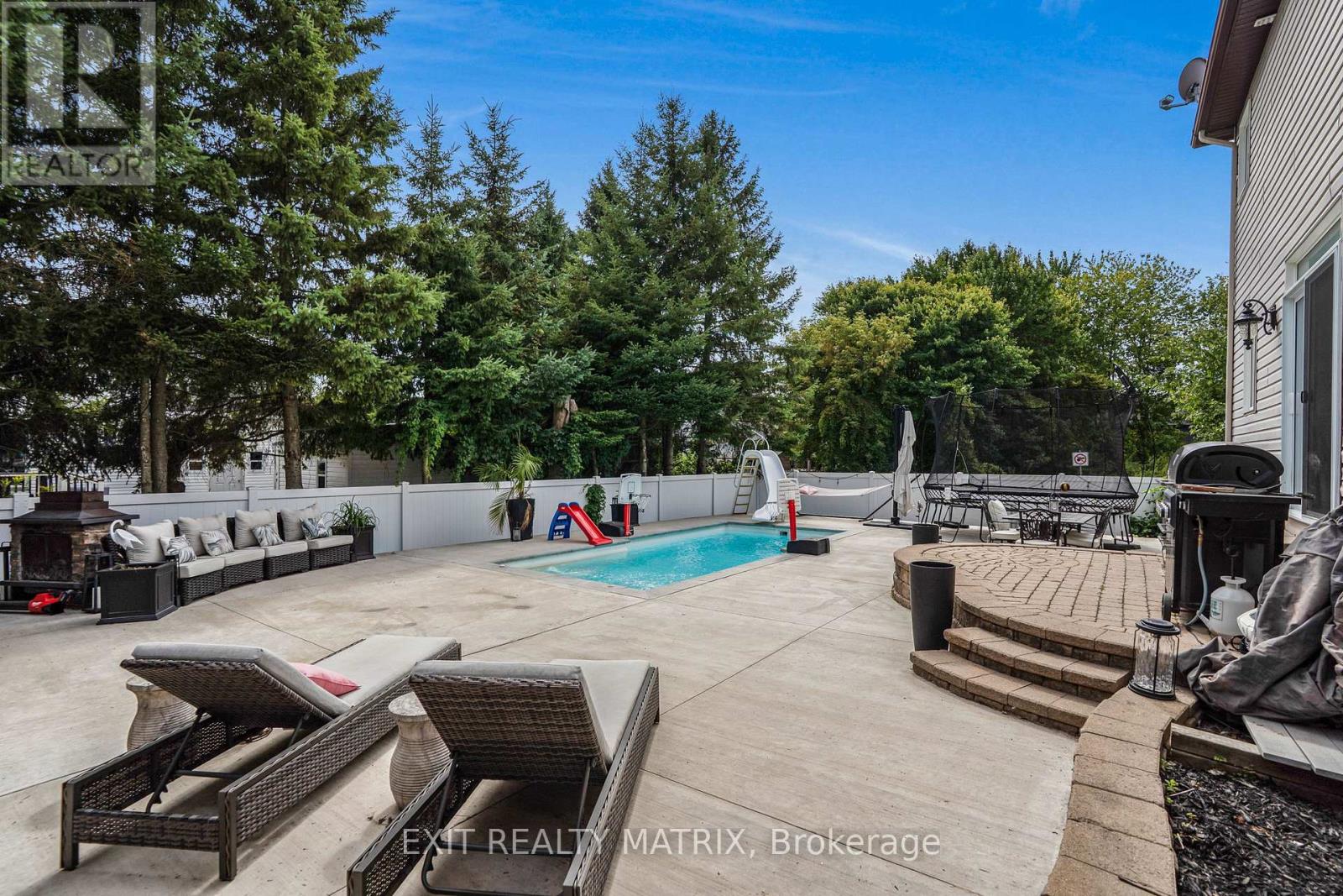 116 LAMADELEINE BOULEVARD — photo 40