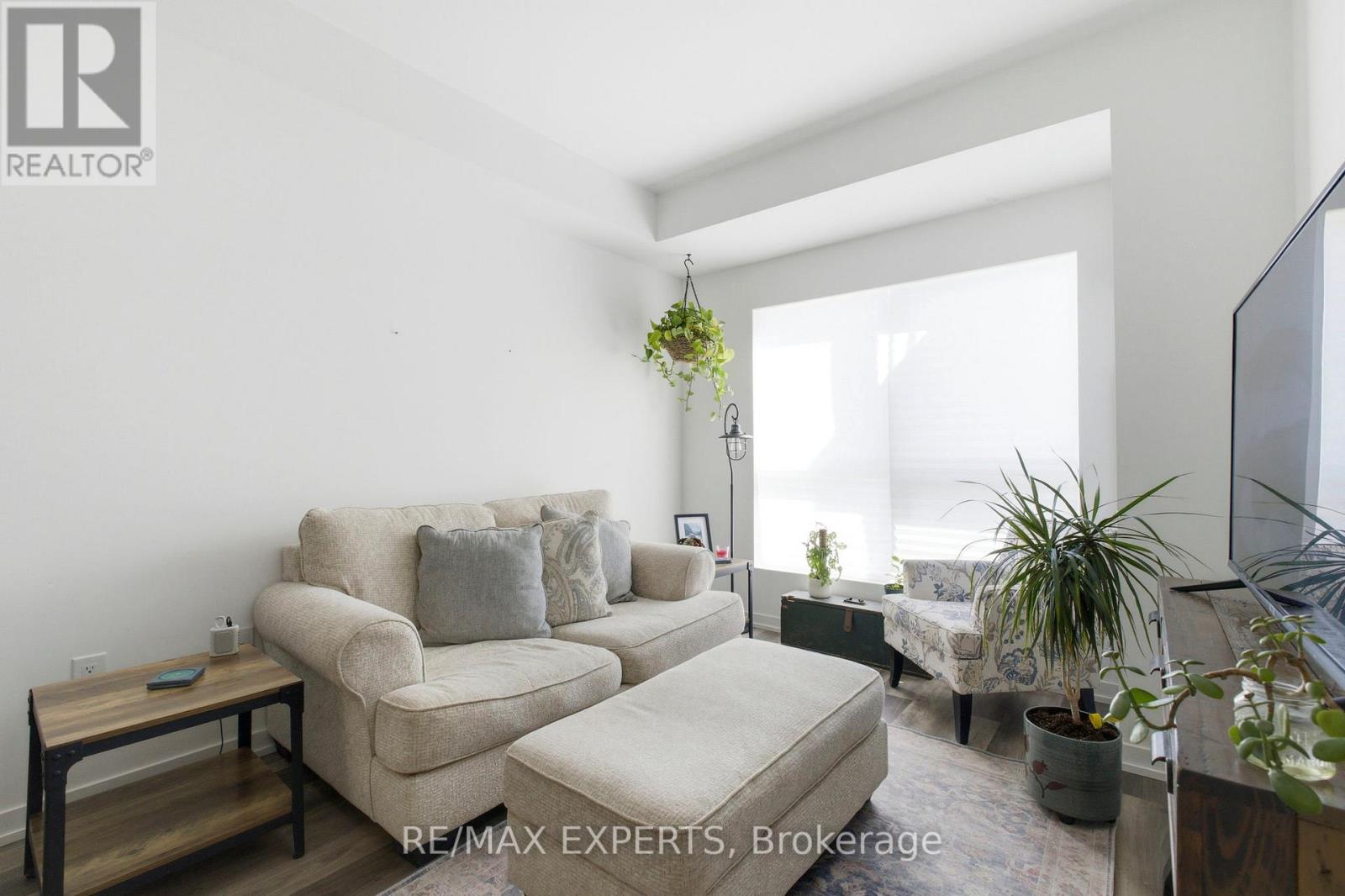 325 - 430 ESSA ROAD — photo 14