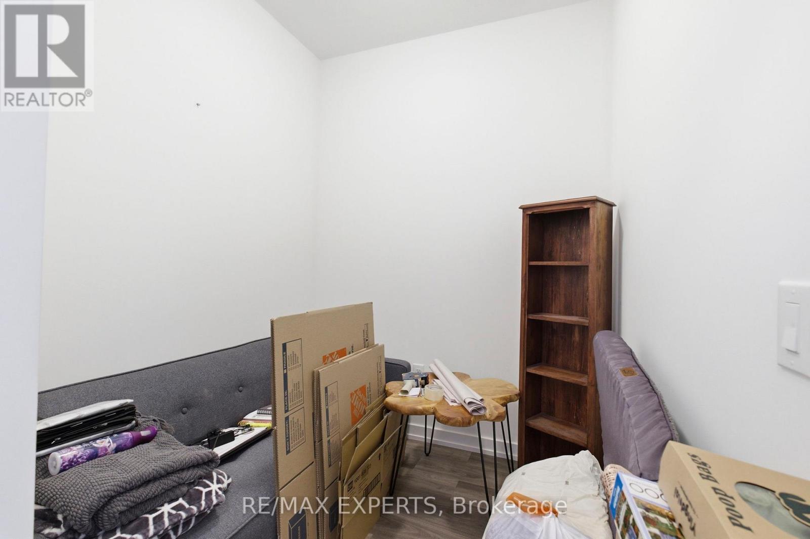 325 - 430 ESSA ROAD — photo 7