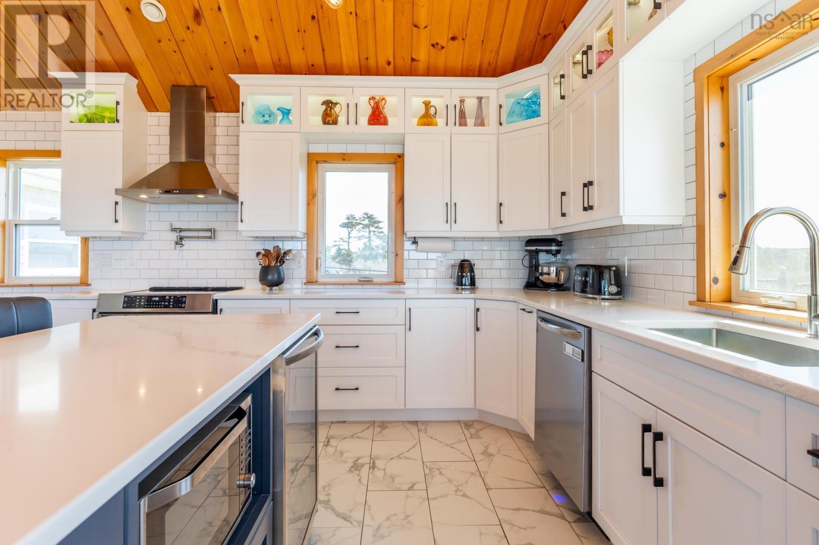 2435 Main Shore Road - 7