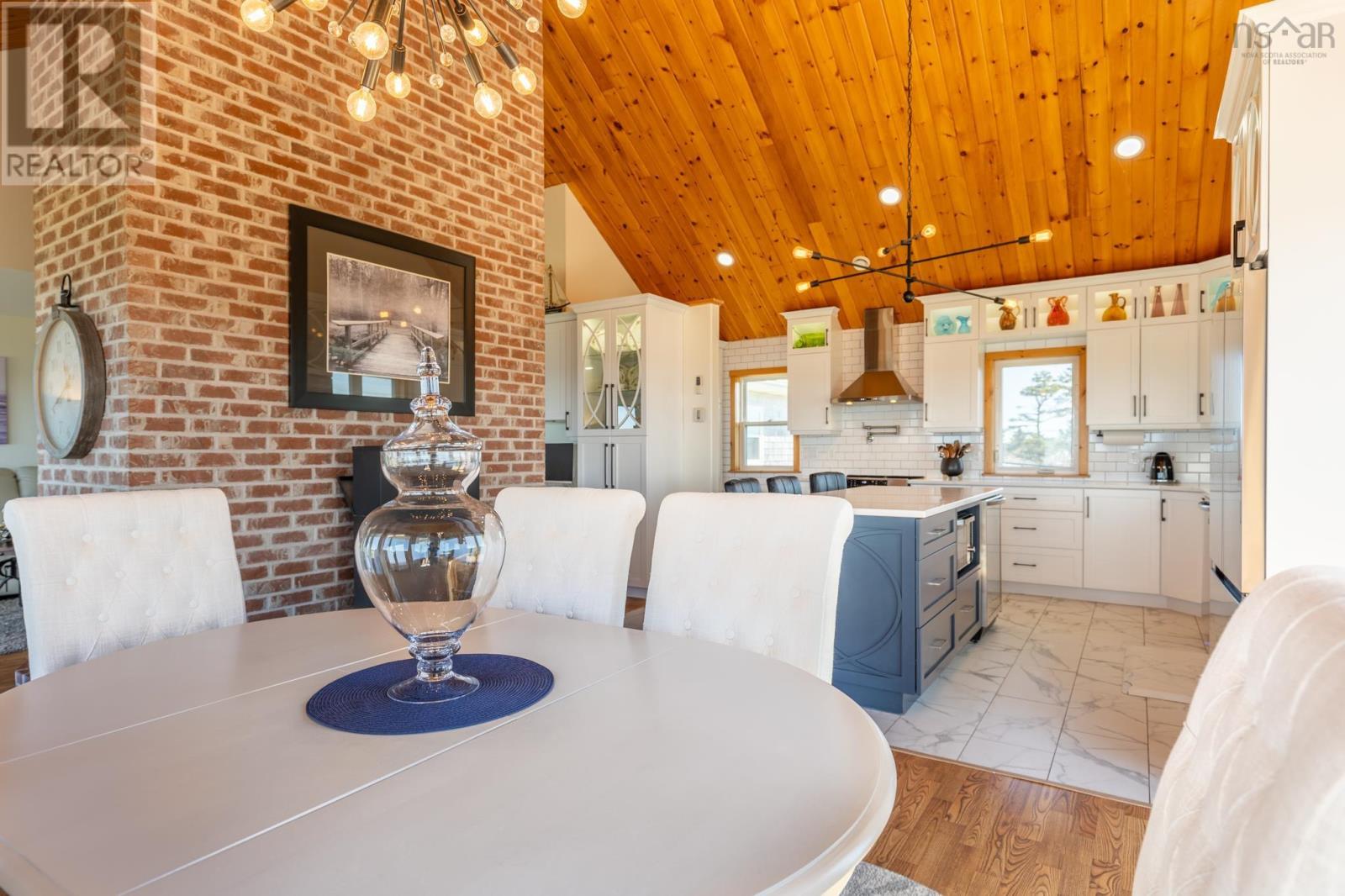 2435 Main Shore Road - 13
