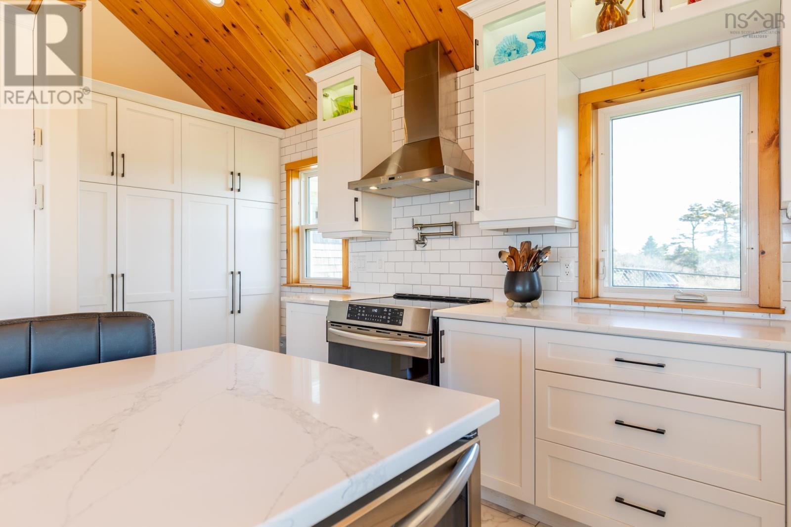 2435 Main Shore Road - 8