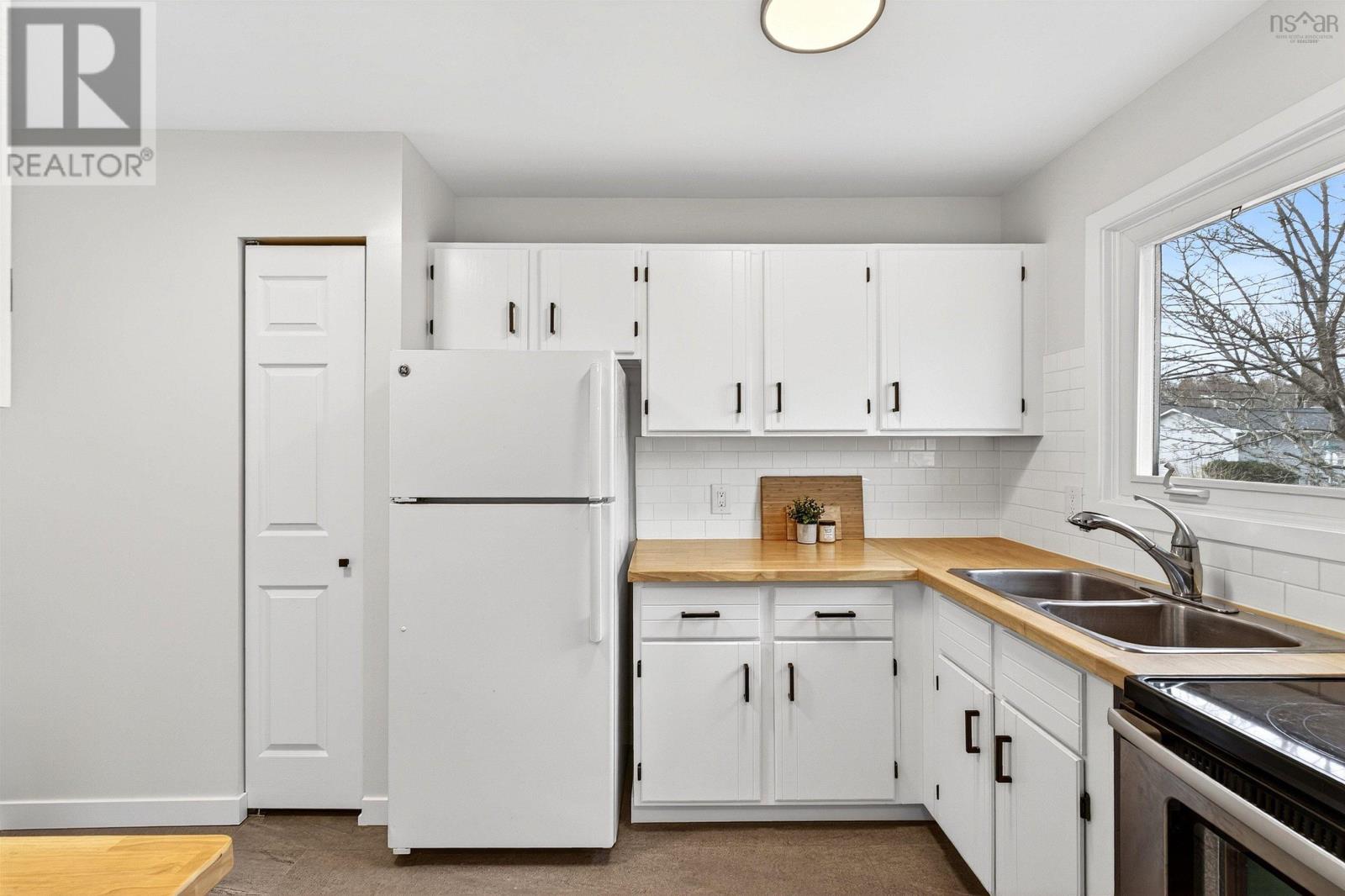 Property 5 of 50 of 31 Circassion Drive