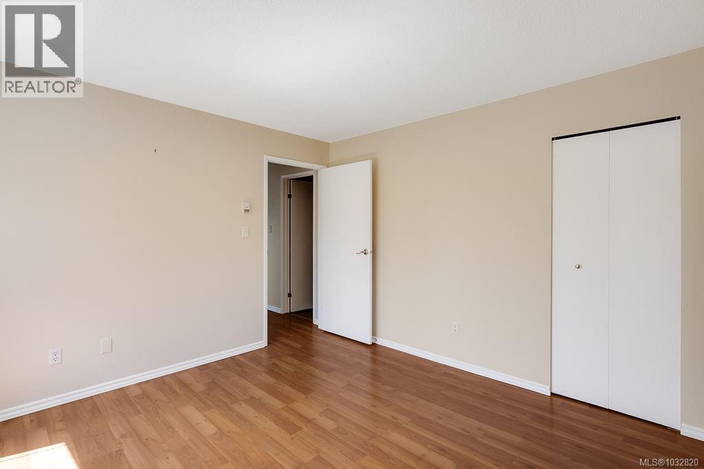 #402 3274 Glasgow Ave - 17
