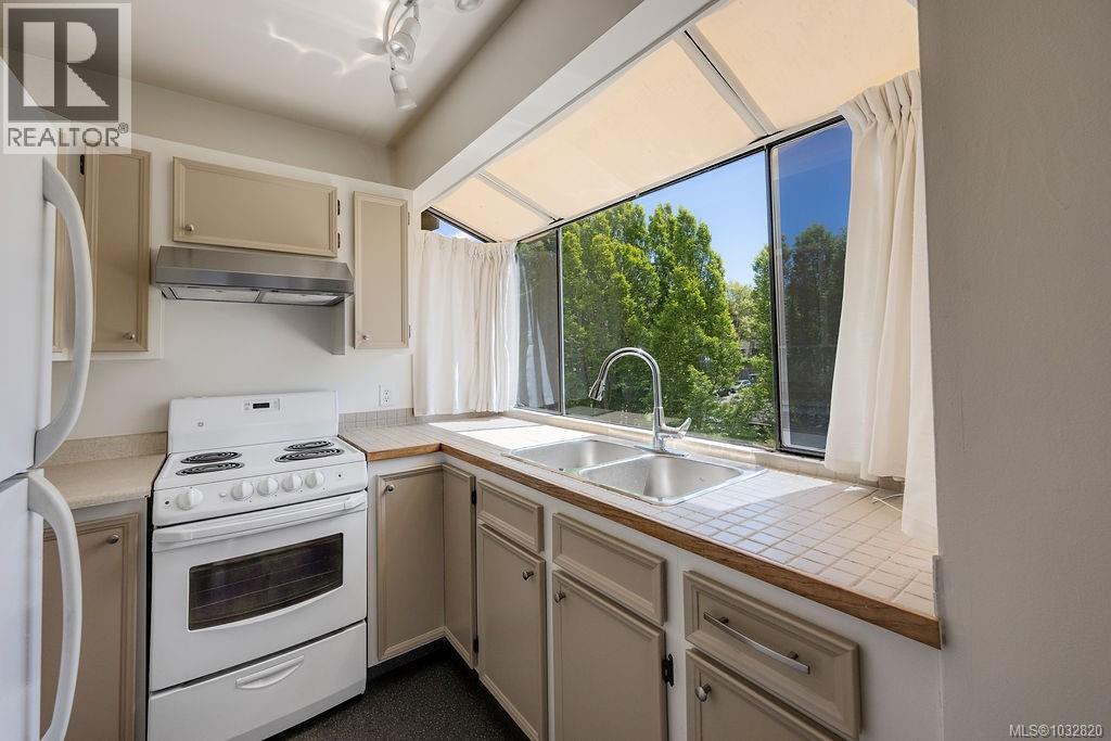 #402 3274 Glasgow Ave - 15