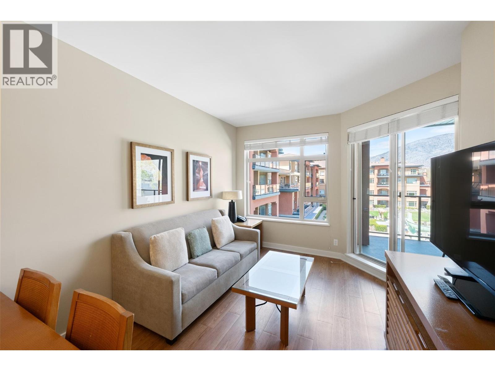 #332 15 Park Place Unit# 332 - 4