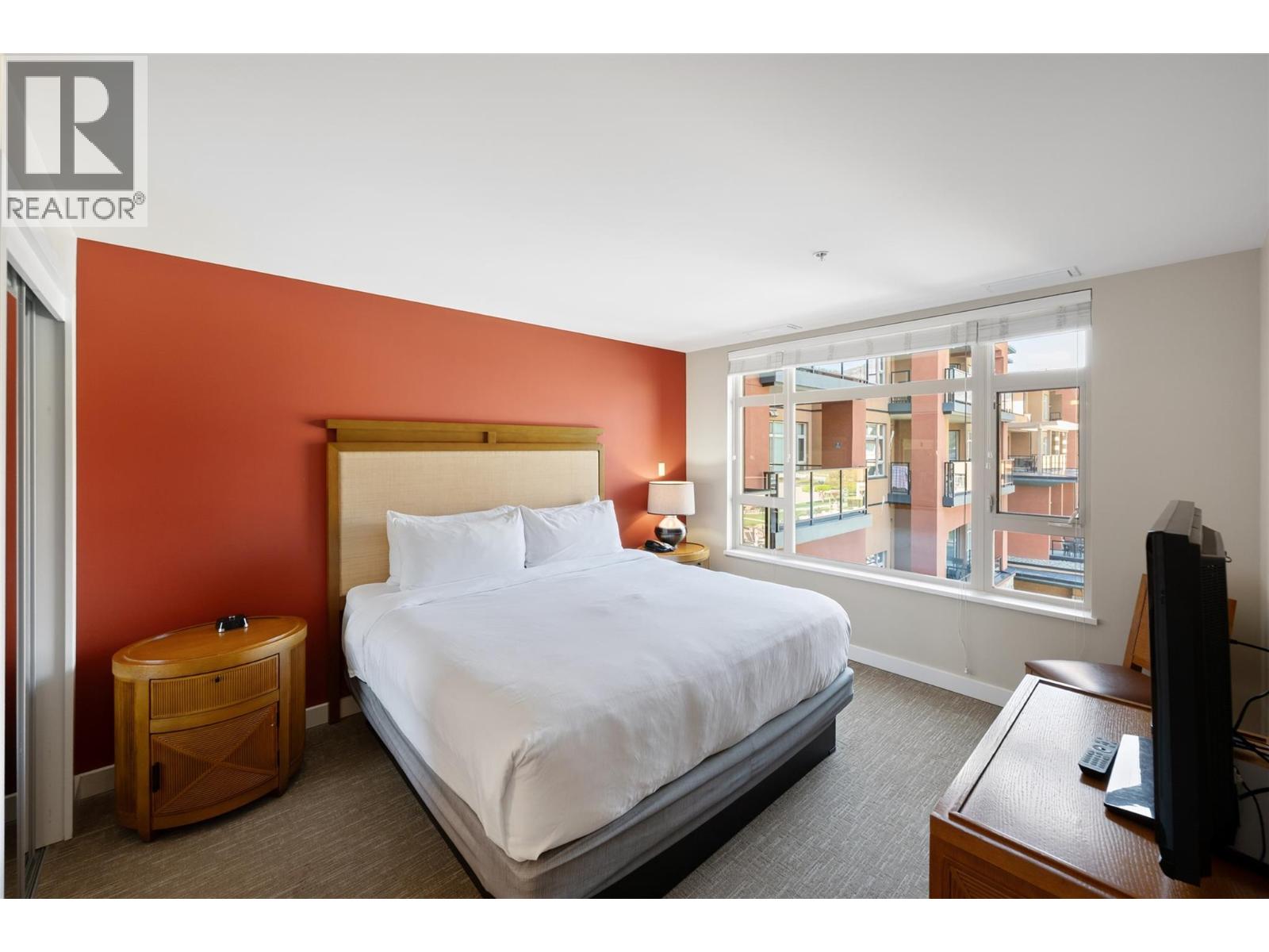 #332 15 Park Place Unit# 332 - 17