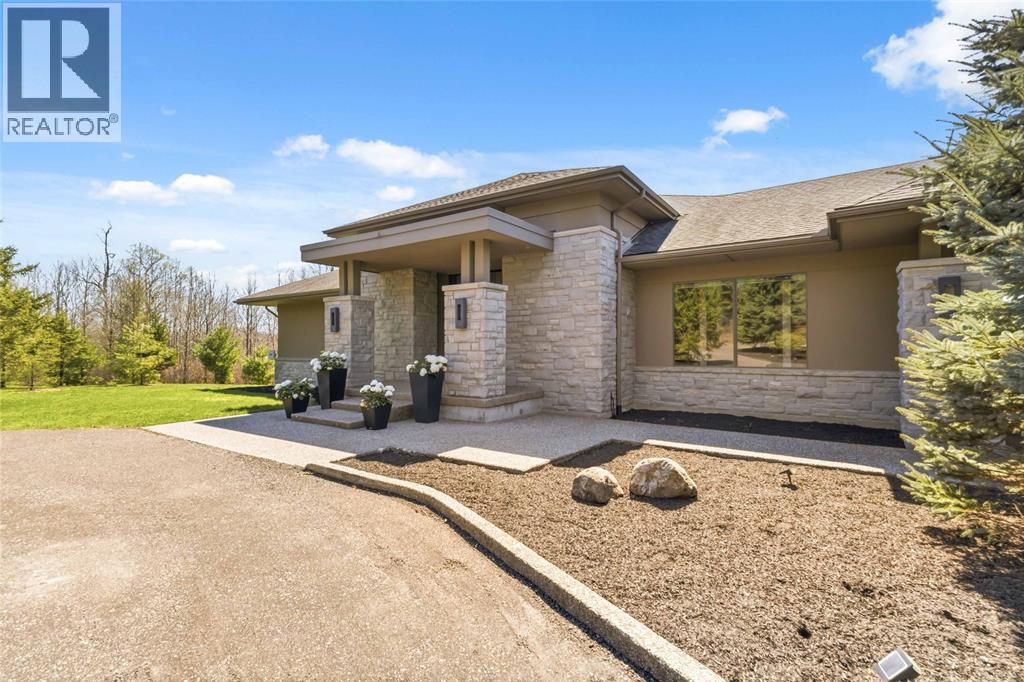 10231 MELROSE DRIVE, Komoka, Ontario, N0L1R0 — Photo 2