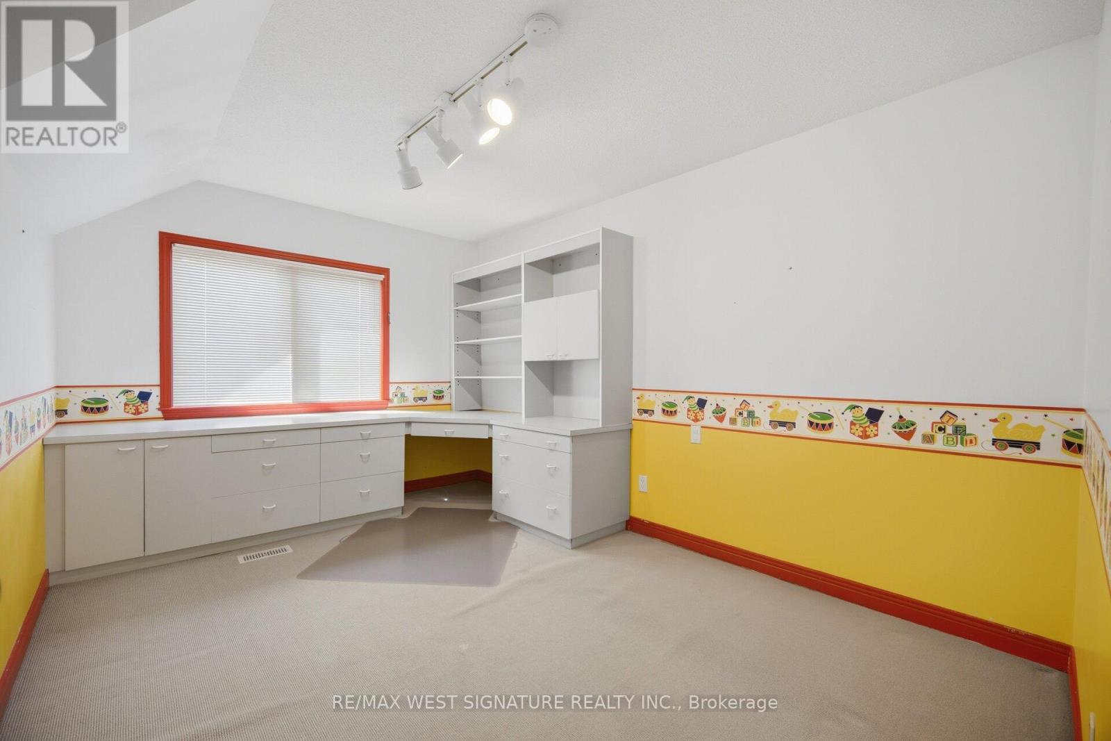 126 CURTIS CRESCENT — photo 20