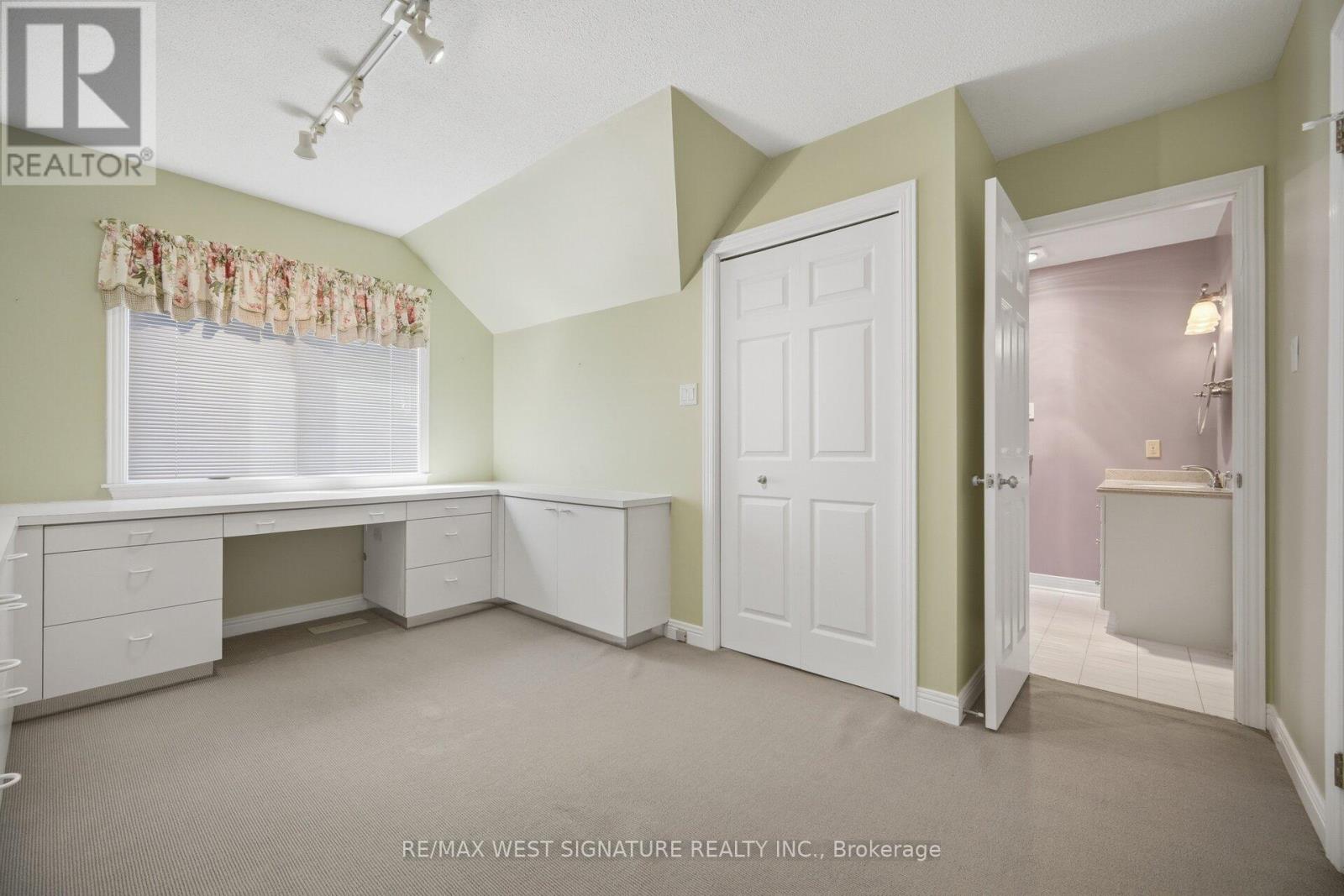 126 CURTIS CRESCENT — photo 21