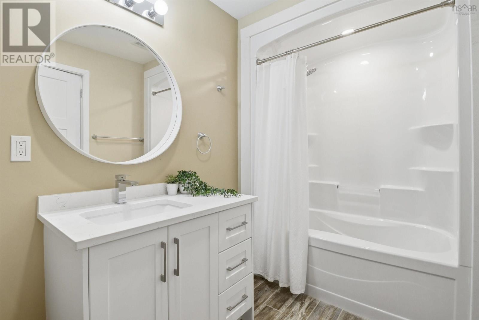 Property 29 of 38 of 7 Lions Club Road