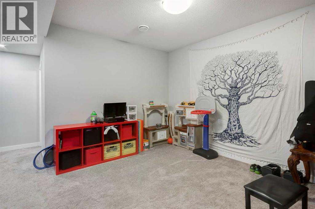 105 REDSTONE CRESCENT NE - 19