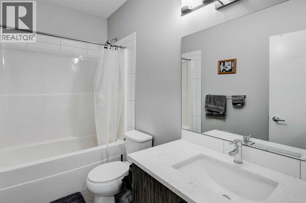 105 REDSTONE CRESCENT NE - 28