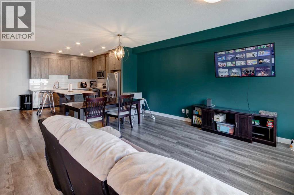 105 REDSTONE CRESCENT NE - 20