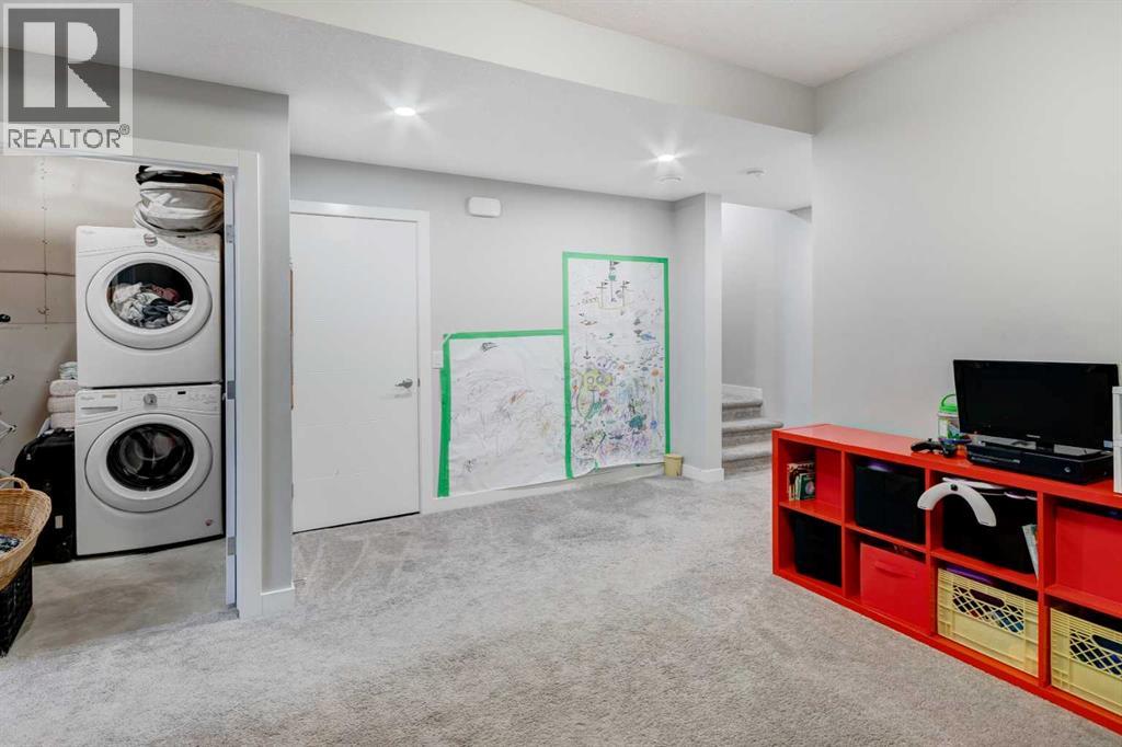 105 REDSTONE CRESCENT NE - 18
