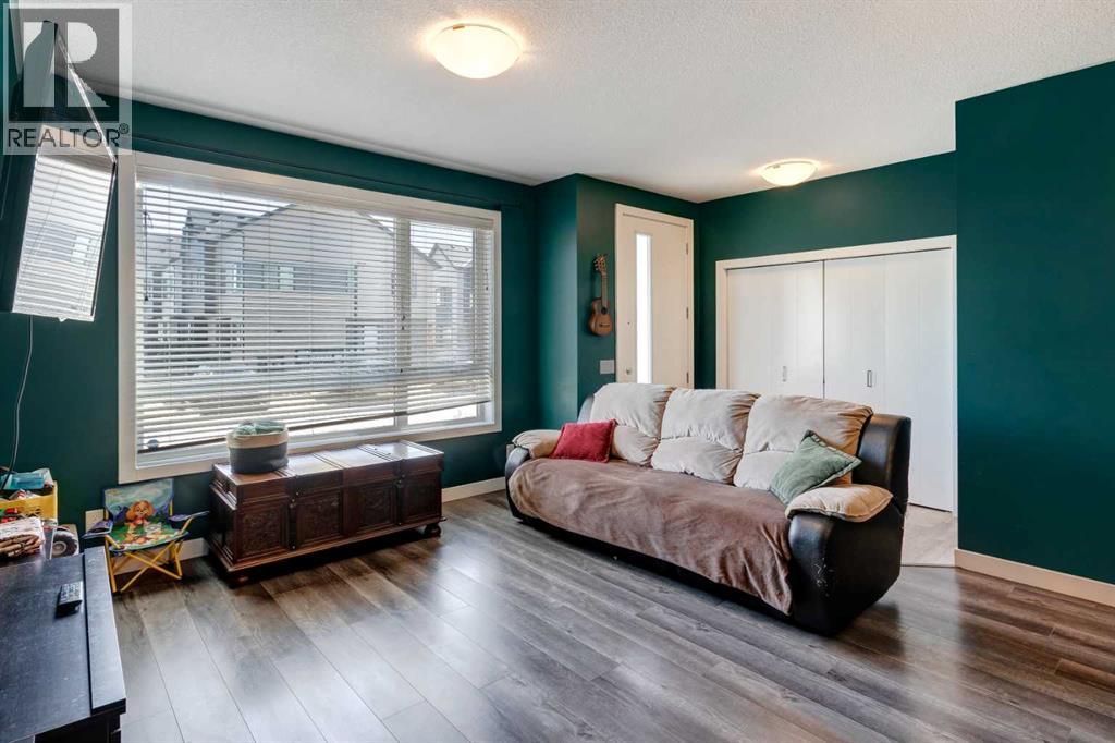 105 REDSTONE CRESCENT NE - 23