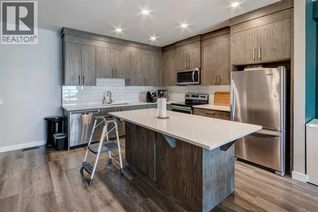 105 REDSTONE CRESCENT NE - 4