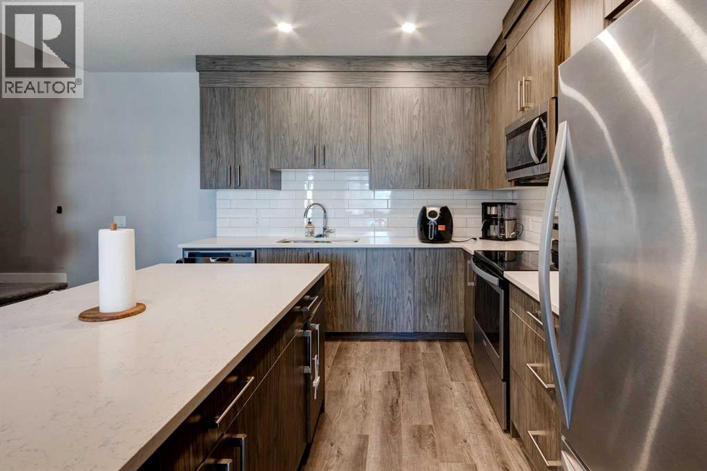 105 REDSTONE CRESCENT NE - 6
