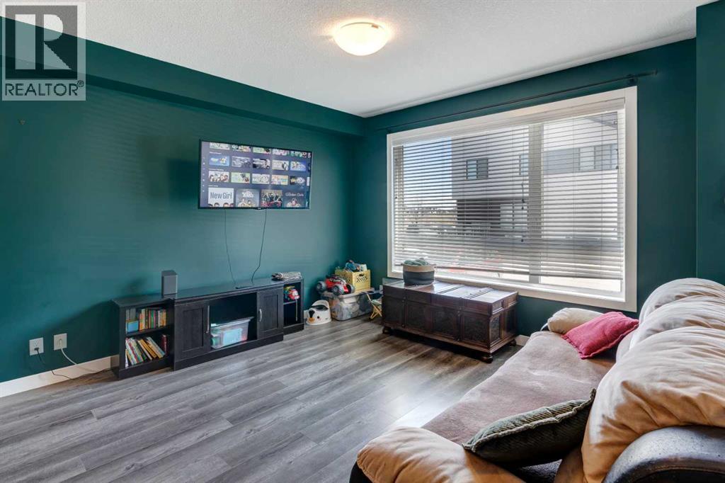 105 REDSTONE CRESCENT NE - 22