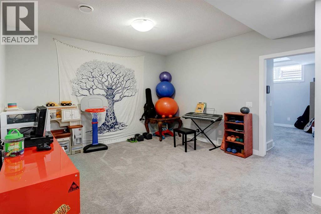 105 REDSTONE CRESCENT NE - 17