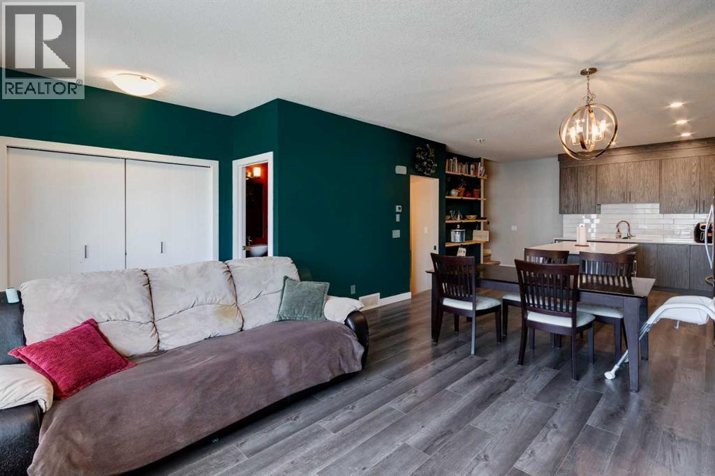 105 REDSTONE CRESCENT NE - 27