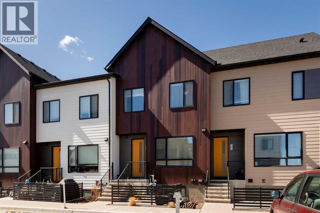105 REDSTONE CRESCENT NE - 1